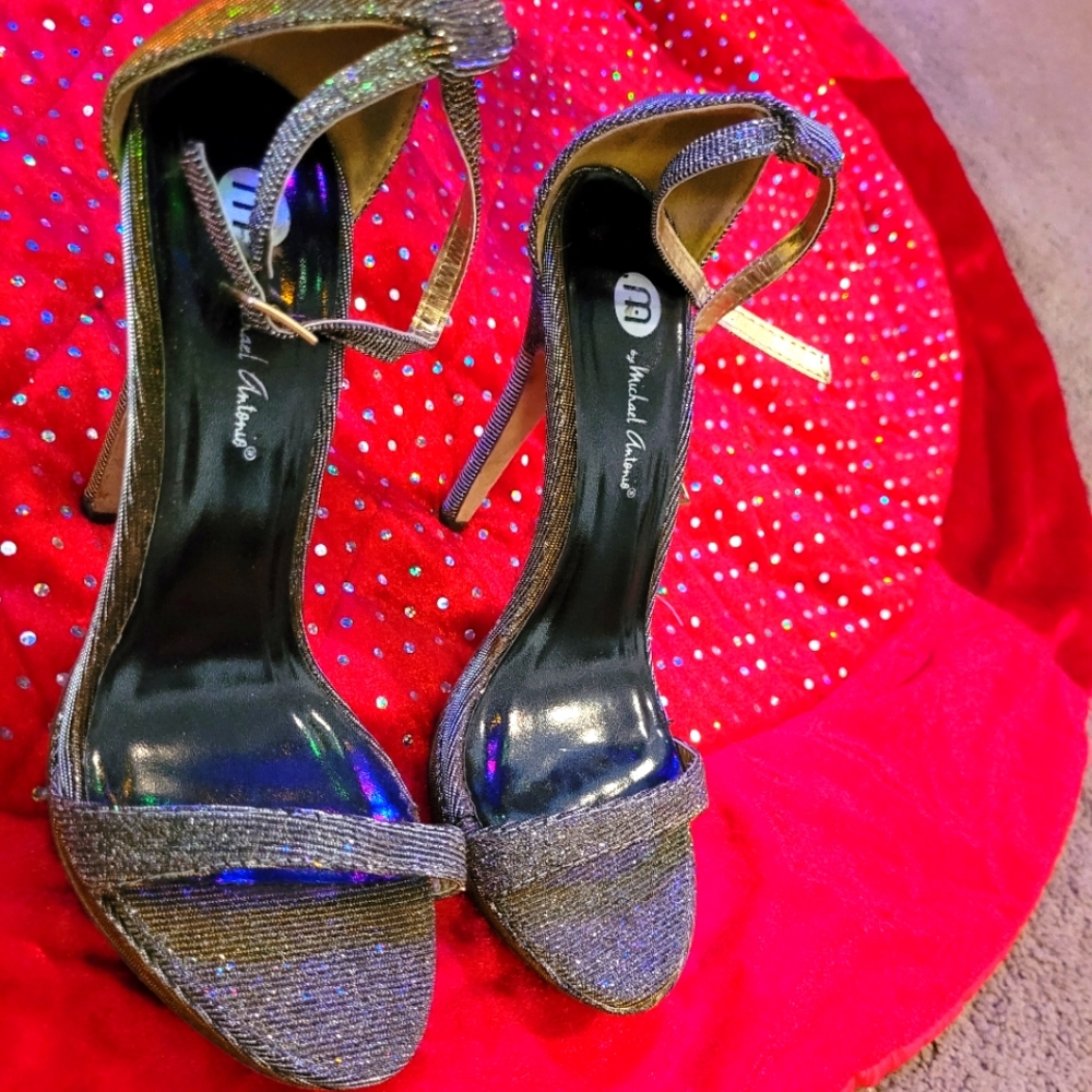 Michael Antonio. Size 7. Gold/Silver Metallic color.